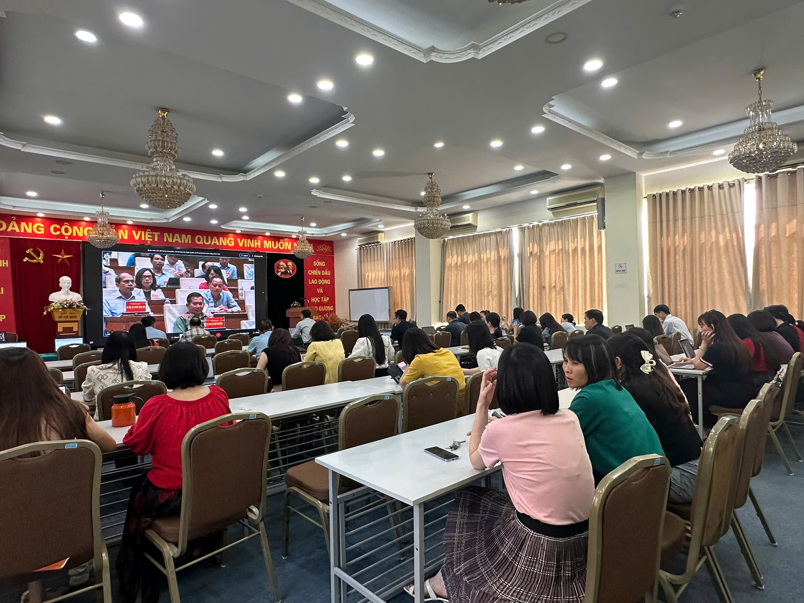 Đang tải...