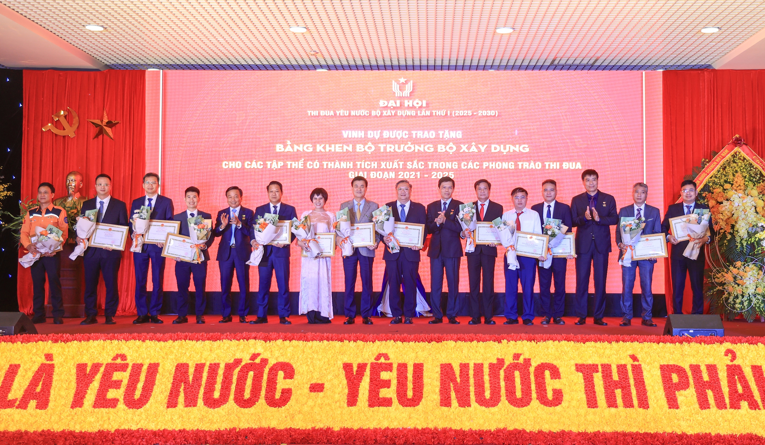 Bộ trưởng Bộ Xây dựng phát động toàn ngành thi đua thực hiện các nhiệm vụ giai đoạn mới