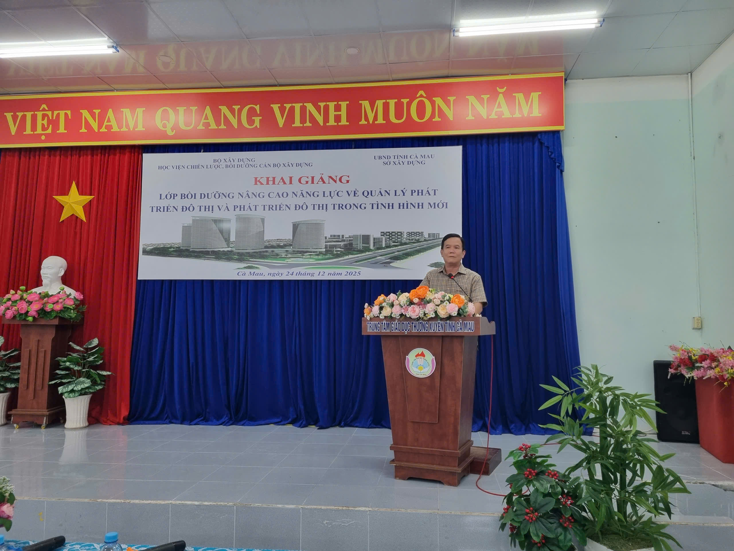 Khai giảng lớp bồi dưỡng nâng cao năng lực quản lý phát triển đô thị trong tình hình mới tại Cà Mau