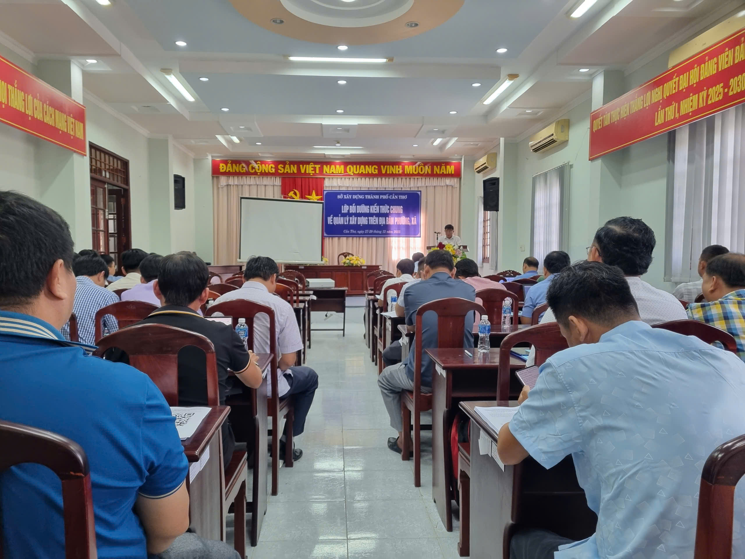 Nâng cao năng lực quản lý xây dựng cấp cơ sở trong bối cảnh chính quyền địa phương hai cấp tại TP. Cần Thơ