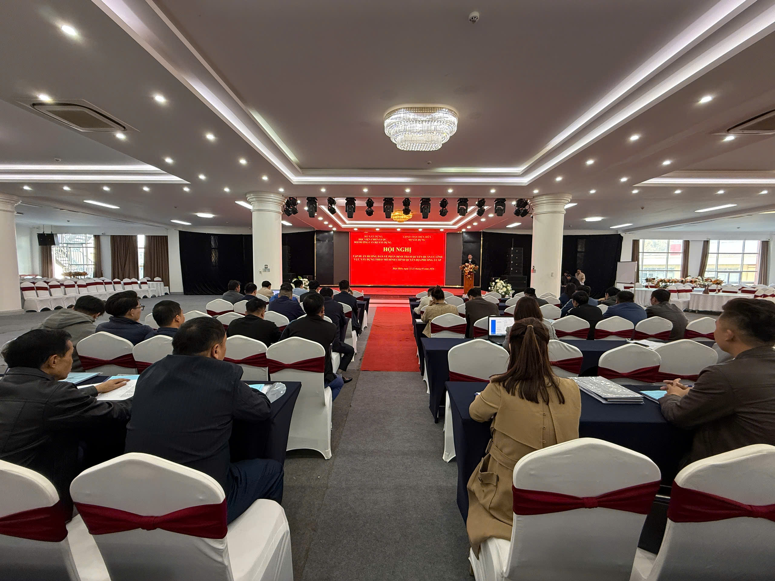 Khai giảng lớp tập huấn quản lý đầu tư xây dựng theo mô hình chính quyền địa phương 2 cấp tại Điện Biên