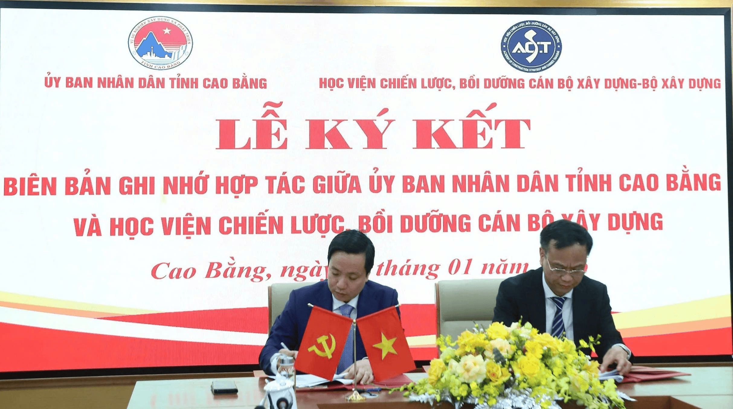 Họp chuẩn bị Hội thảo khoa học “Đô thị miền núi thích ứng với biến đổi khí hậu cực đoan”