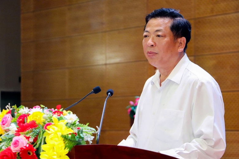 Minister Tran Hong Minh calls on Mien Tay Construction University to align training needs