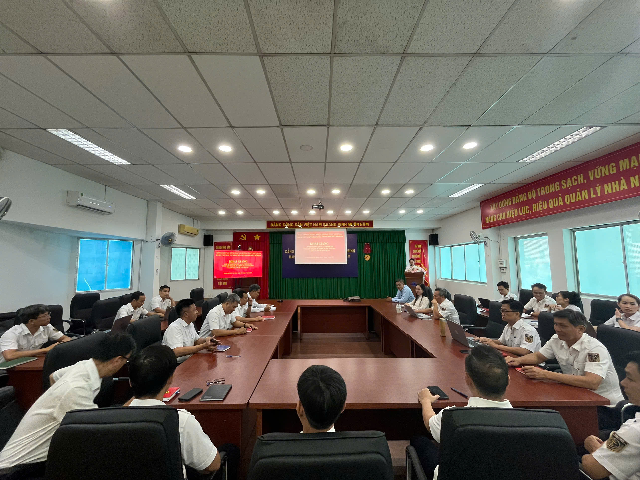 Học viện Chiến lược, bồi dưỡng cán bộ xây dựng phối hợp với cảng vụ Hàng hải TP. Hồ Chí Minh khai giảng Lớp bồi dưỡng các chuyên đề theo Kế hoạch số 30-KH/ĐU của Đảng ủy Bộ Xây dựng
